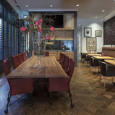 Hotel Dux