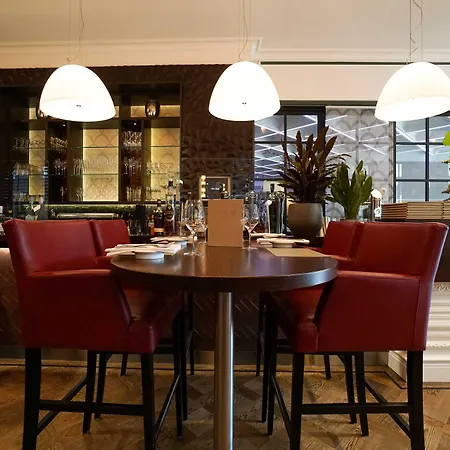 Dux Hotel 4*
