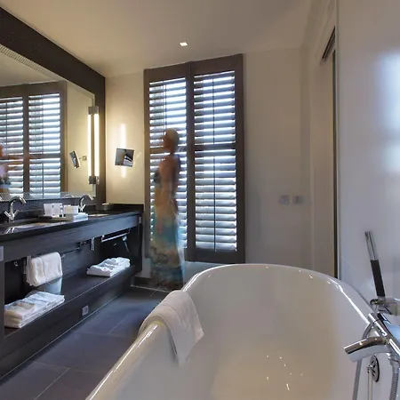 Dux Hotel 4*