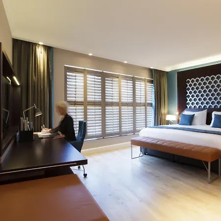 Dux Hotel 4*